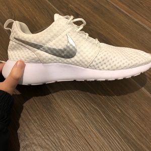 Off white Nike Roshe